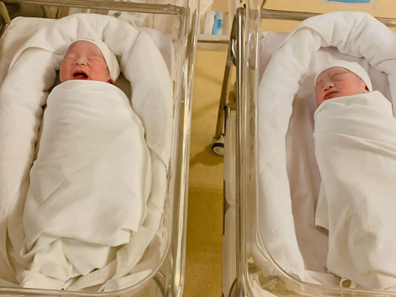 Bé Goku và bé Daino là cặp song sinh nhà MC Thành Trung và Ngọc Hương.