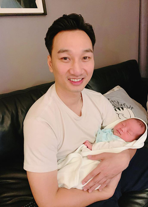 Thành Trung tỏ ra cởi mở trong việc chia sẻ hình ảnh các con.