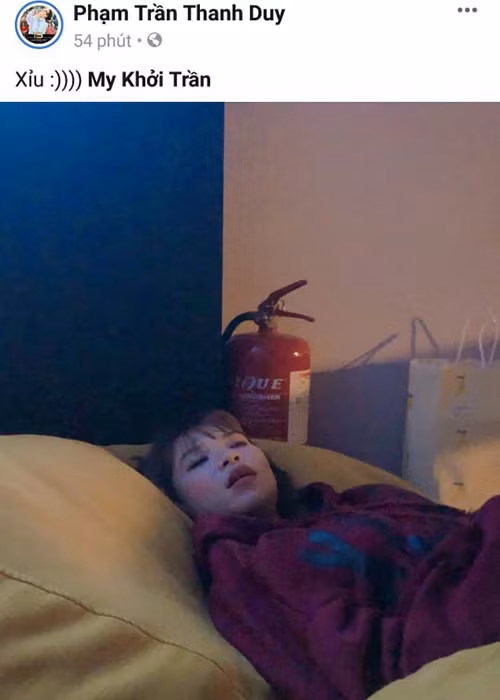 Sau Đại Nhân, Thanh Duy Idol không bỏ qua cơ hội "dìm hàng" Khởi My khi đang ngủ.