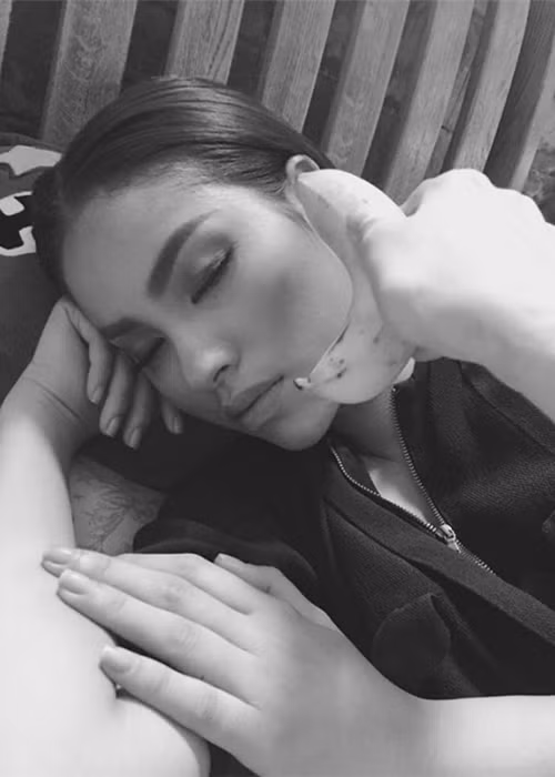 Ít ai biết khoảnh khắc Phạm Hương đang ngủ được chụp bởi Lan Khuê.