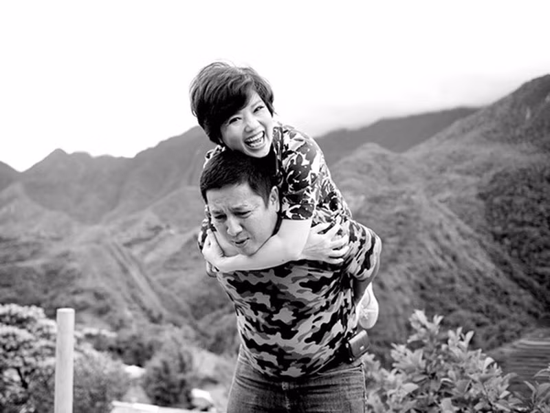 Chí Trung luôn dành những lời có cánh cho Ngọc Huyền. Năm 2015, vào ngày sinh nhật vợ, anh gửi bức thư đầy ngọt ngào. Trong thư, Chí Trung gọi bà xã là “nàng công chúa không tuổi” đồng thời bày tỏ tình yêu dành cho người bạn đời.