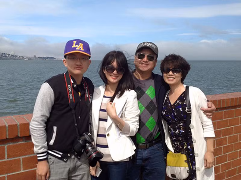 ...Và hôm nay, giữa miền cực nam của tổ quốc, anh nhớ về em, người vợ hiền thảo vô cùng xinh đẹp, nàng "Công chúa không tuổi", người duy nhất nắm giữ chìa khóa trái tim anh bằng một thủ pháp vô cùng bình dị: Dùng chính "tình yêu để khóa giữ tình yêu"! Anh yêu em!”.