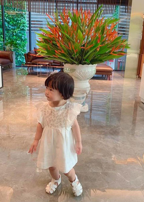 Hạnh phúc thêm viên mãn khi Hoa hậu Đặng Thu Thảo hạ sinh con gái đầu lòng vào tháng 3/2018.