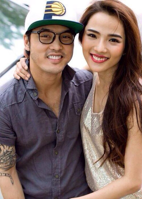 Theo Vietnamnet, cuối năm 2011, Ưng Hoàng Phúc và Kim Cương gặp và biết nhau khi cùng đi ăn với một nhóm bạn. Thời gian đó, cả hai có cơ hội tham gia chung 1 MV của một người bạn.