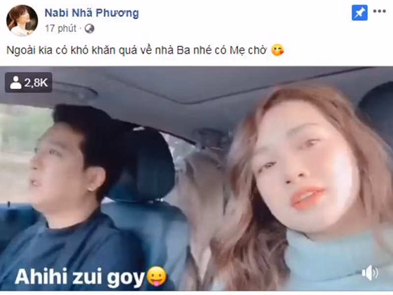 Sau thông tin phim "30 chưa phải Tết" có Trường Giang có nguy cơ hoãn chiếu, Nhã Phương đăng tải hình ảnh bên chồng kèm lời động viên: "Ngoài kia có khó khăn quá về nhà ba nhé, có mẹ chờ".