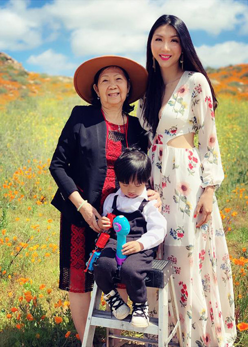 Ngọc Quyên luôn có mẹ ruột ở bên và chia sẻ mỗi khi gặp sóng gió trong cuộc đời.