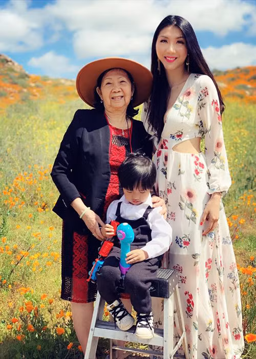 Ngọc Quyên luôn có mẹ ruột ở bên và chia sẻ mỗi khi gặp sóng gió trong cuộc đời.