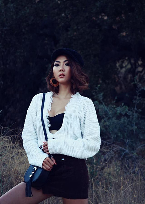 Ngọc Quyên từ bỏ sự nghiệp ở Việt Nam để theo chồng sang Mỹ. Mỗi khi nhớ nghề, cô đi chụp ảnh cùng ê-kíp.