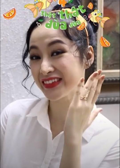 Điều đáng nói là Angela Phương Trinh vướng nghi vấn bị “biến chứng” phẫu thuật thẩm mỹ với chiếc mũi lúc dài ngoằng lúc xiêu vẹo.