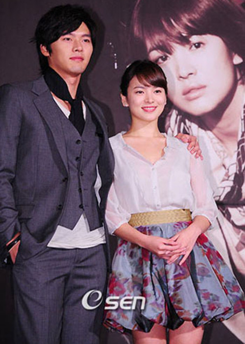 Ở cuộc tình với Hyun Bin, Song Hye Kyo phải lòng nam tài tử khi đóng phim. Đáng tiếc, mối tình này sớm kết thúc sau 3 năm.