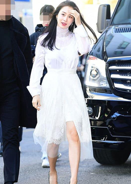 Hồi tháng 1/2017, nữ diễn viên kết hôn cùng Bi Rain. Đám cưới được tổ chức tiết kiệm, giản dị.