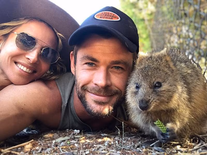 Từ ngày về lại quê hương, anh dành nhiều thời gian vui chơi cùng vợ con bên bờ biển, đi lướt sóng, lái xe du lịch qua các vùng thiên nhiên của nước Úc.