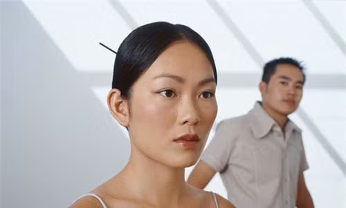 Bi mat soc sau quyen lich ban cua vo day nhung dau khoanh tron