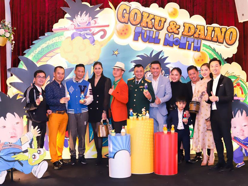 Bữa tiệc đầy tháng con trai Thành Trung có sự góp mặt của Xuân Bắc, Tự Long, Tuấn Hưng...