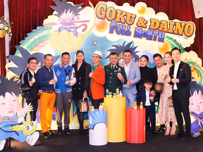 Bữa tiệc đầy tháng con trai Thành Trung có sự góp mặt của Xuân Bắc, Tự Long, Tuấn Hưng...