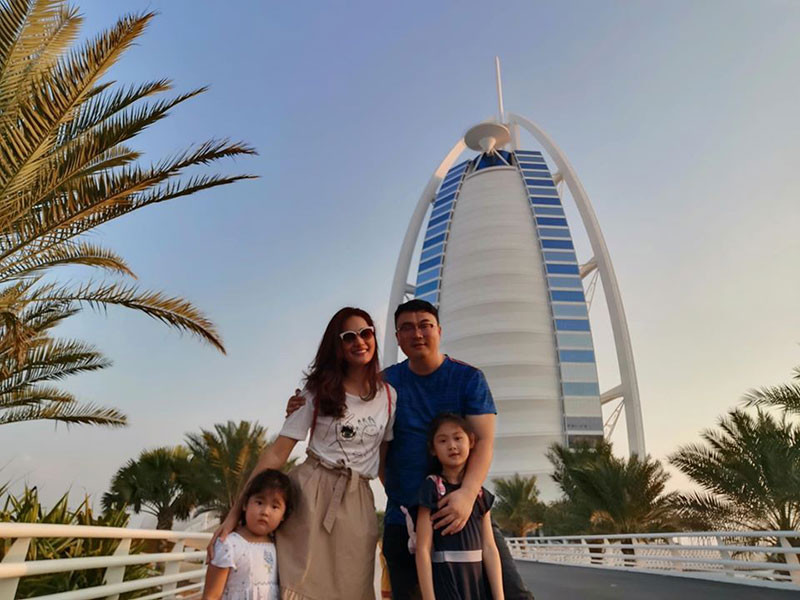 Hoa hậu Hương Giang "dọa" thay đổi mật khẩu cửa nhà thì ông xã của cô mới sắp xếp thời gian cùng đi Dubai đón Tết dương lịch.