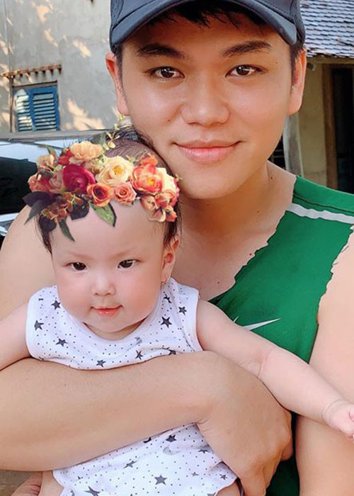 Lê Phương cùng chồng và các con thảnh thơi trong kỳ nghỉ Tết Dương lịch ở quê.