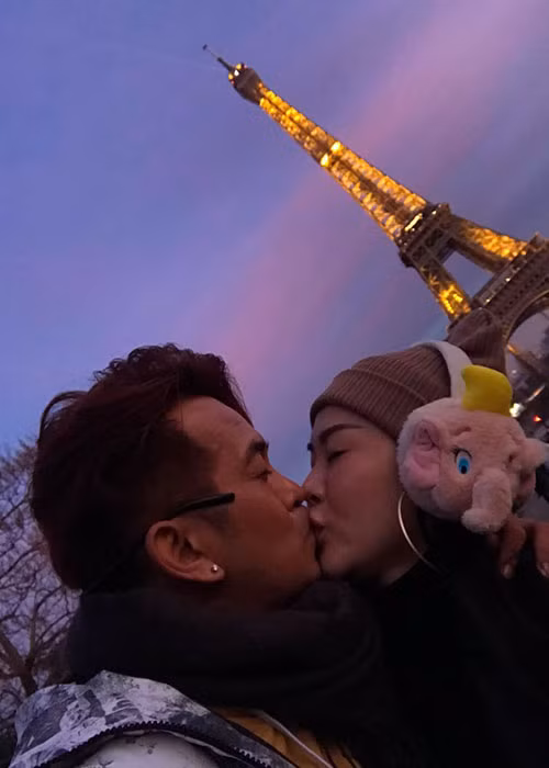 Diễn viên Hùng Thuận cùng bạn gái đón Tết Dương lịch tại Paris. Mời quý độc giả xem video "Bí quyết làm đẹp của sao Việt". Nguồn VTC