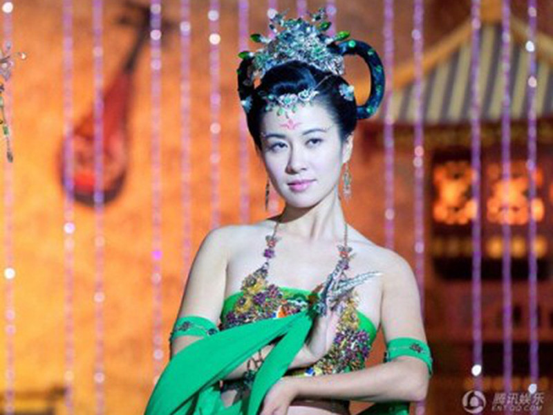 Năm 2011, Diệp Tuyền mở công ty chế tác. Cô vừa sản xuất vừa đóng vai nữ chính các bộ phim truyền hình như “Góa phụ thứ 9”, “Tử soái kỳ duyên”, “Quốc sắc thiên hương”.