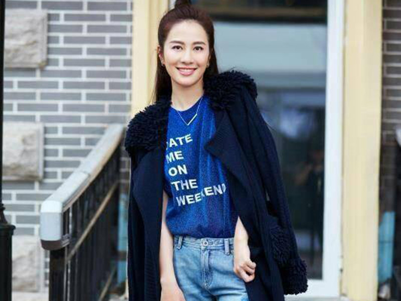 Năm 2015, Diệp Tuyền bị một người phụ nữ tên Lữ Mai tố là người thứ ba. Về phần mình, Diệp Tuyền tức giận, lăng mạ Lữ Mai là "khí sinh trùng" sau đó bị Lữ Mai khởi kiện.