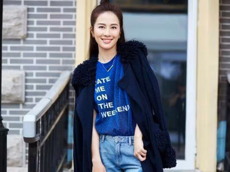 Năm 2015, Diệp Tuyền bị một người phụ nữ tên Lữ Mai tố là người thứ ba. Về phần mình, Diệp Tuyền tức giận, lăng mạ Lữ Mai là "khí sinh trùng" sau đó bị Lữ Mai khởi kiện.