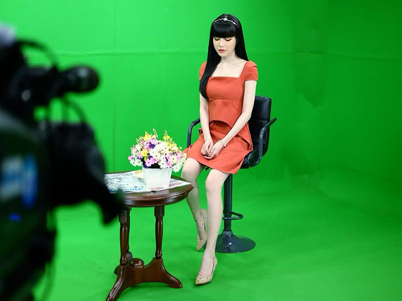 Sau nghi vấn chồng ngoại tình, Elly Trần xuất hiện với hình ảnh gầy gò.