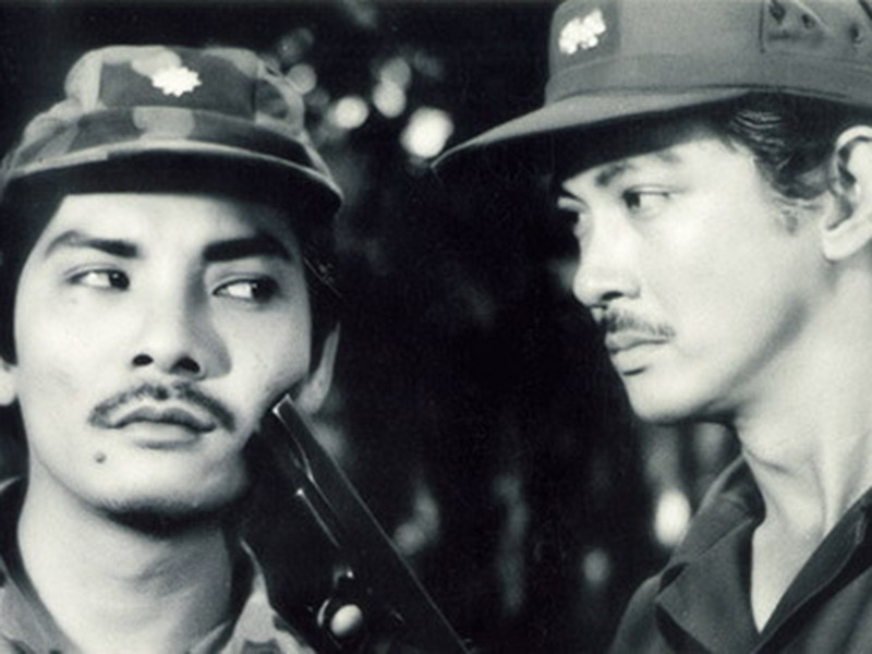 Sau khi “Ván bài lật ngửa” ra mắt, tên tuổi của Chánh Tín và Thương Tín vụt sáng thành sao. Mới đây, nghệ sĩ Chánh Tín qua đời, Thương Tín đã đến tiễn biệt ông. Nhiều khán giả không khỏi tò mò cuộc sống hiện tại của nam diễn viên từng đóng chung với Chánh Tín. Ảnh: Dân Việt