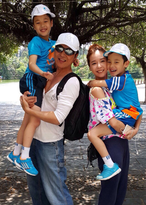 Cuộc hôn nhân thứ hai của Mã Cảnh Đào đổ vỡ vào năm 2017. Trước đó, anh vướng nghi vấn say xỉn đánh đập vợ.