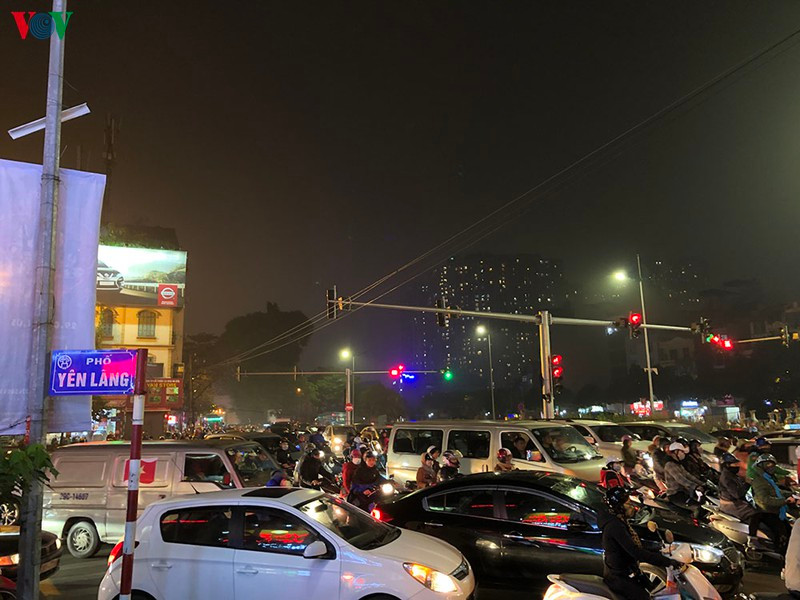 Ngã tư giao cắt phố Yên Lãng với đường Láng.