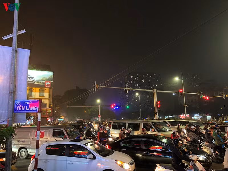 Ngã tư giao cắt phố Yên Lãng với đường Láng.