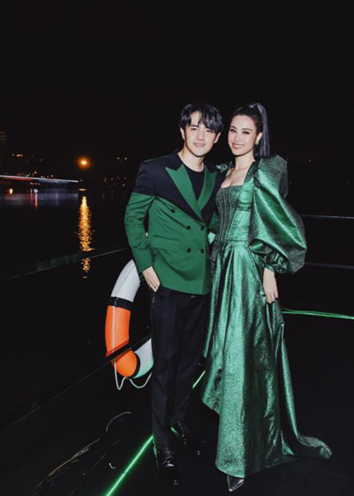 Đông Nhi chia sẻ Ông Cao Thắng giỏi nịnh vợ: "Ta nói mới chiên cho mấy bữa chả giò với cánh gà nước mắm mà ảnh tung mình tới tận mây xanh. Thôi thương quá từ giờ đến cuối năm 2-4-6 cho anh ăn chả giò, 3-5-7 cho anh ăn cánh gà chiên nước mắm".