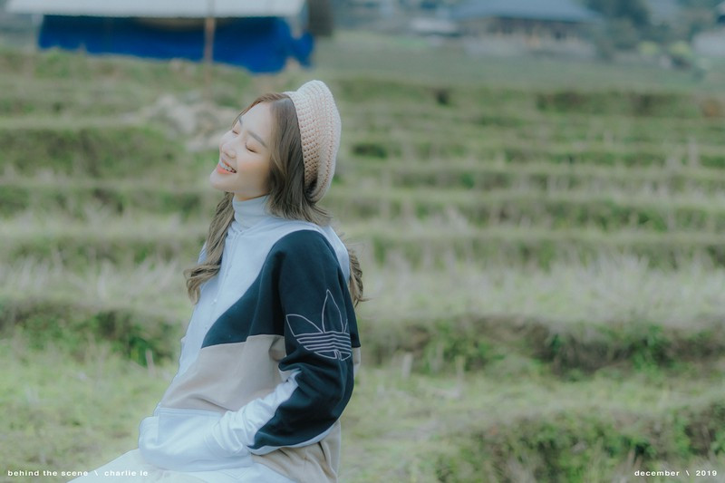 Đây cũng là bộ ảnh được giọng ca “Cô gái Việt Nam” thực hiện trong khoảng thời gian rảnh khi quay MV tại Sapa nên càng có nhiều ý nghĩa đặc biệt.