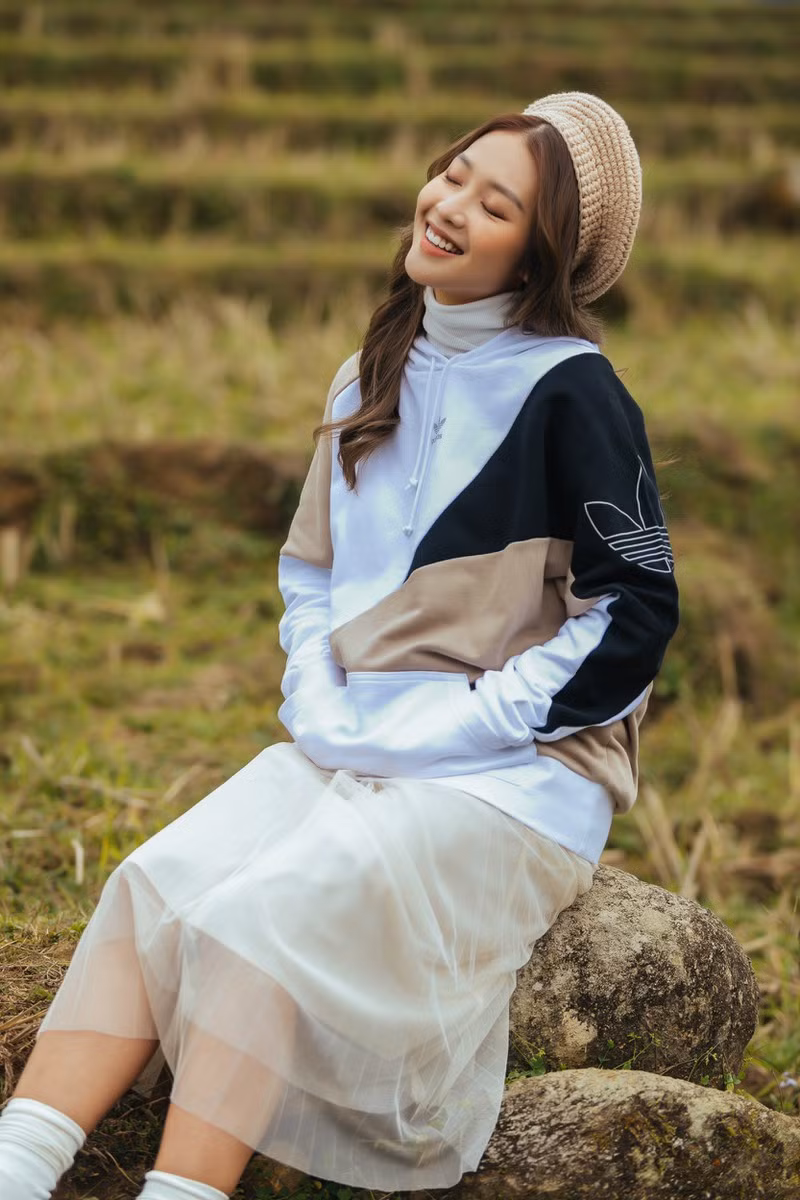 Hiện tại sau khi ra mắt MV debut “Cô gái Việt Nam”, Khả Ngân cũng đã nhận những show diễn đầu tiên trong sự nghiệp ca hát.