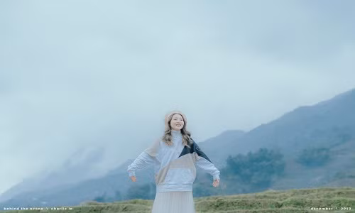 Kha Ngan khoe tron nhan sac dep mien che giua cai lanh o Sapa