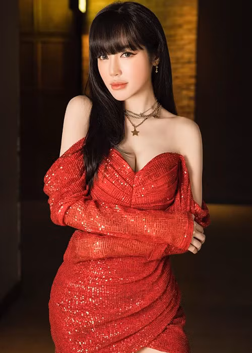 Nhiều khán giả lo lắng cho bà mẹ hai con. Không ít người còn động viên Elly Trần.