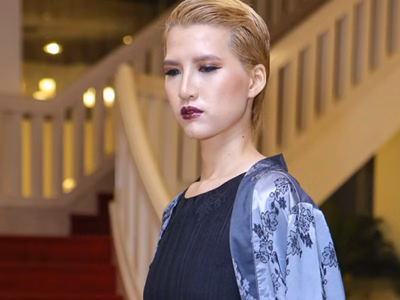 Năm 2016, Hồng Xuân vắng bóng trong các sự kiện vì nhờ đến các công nghệ làm đẹp để thay đổi diện mạo.