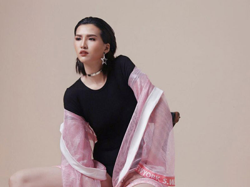 Sau đó, người mẫu Hồng Xuân chăm chỉ tập luyện và hạn chế ăn uống nên đã giảm cân thành công.