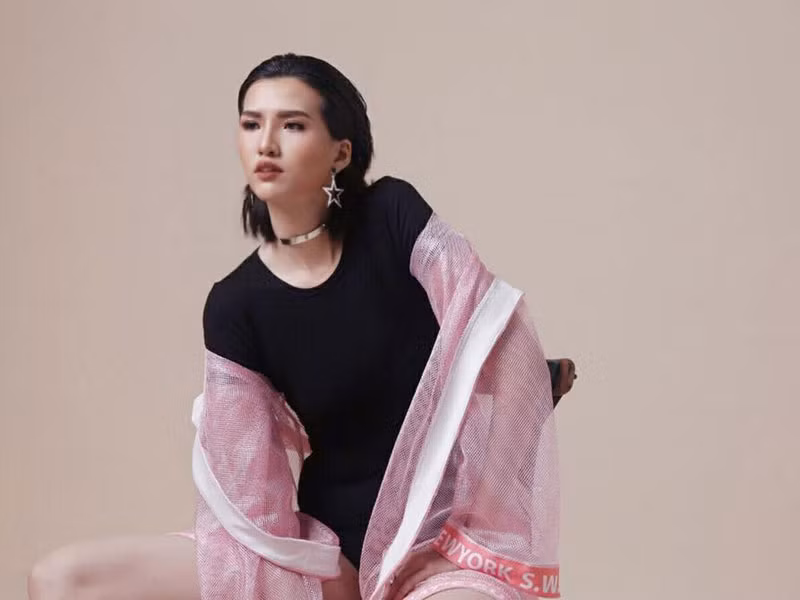 Sau đó, người mẫu Hồng Xuân chăm chỉ tập luyện và hạn chế ăn uống nên đã giảm cân thành công.