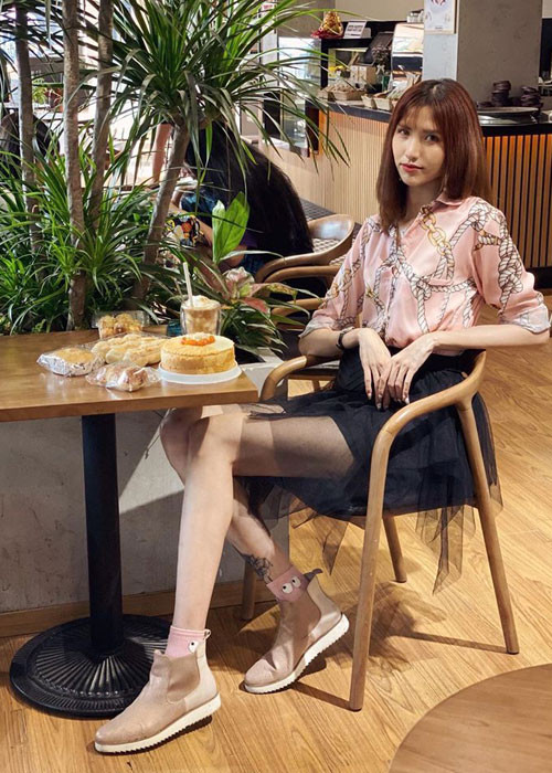 Nhan sắc của Hồng Xuân lên hương sau 5 năm bước vào showbiz nhưng sự nghiệp của cô vẫn khá mờ nhạt.