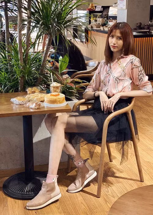 Nhan sắc của Hồng Xuân lên hương sau 5 năm bước vào showbiz nhưng sự nghiệp của cô vẫn khá mờ nhạt.