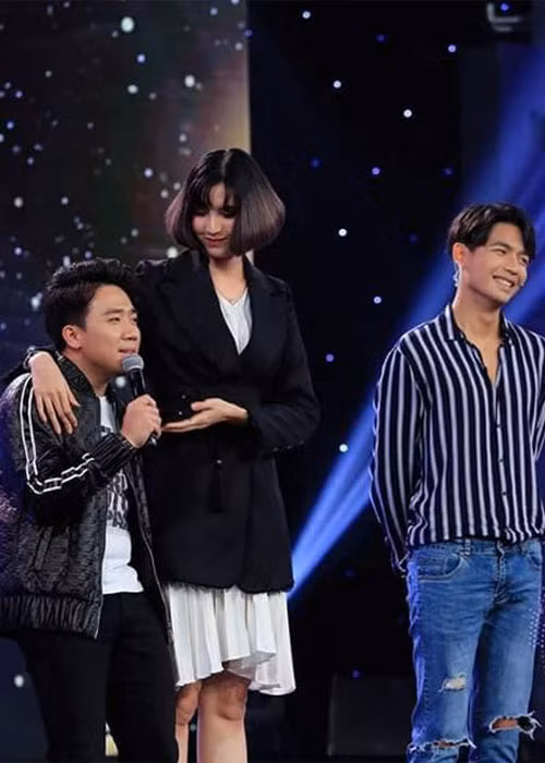 Nhờ có chiều cao nổi bật, Hồng Xuân được nhiều sao Việt chú ý.