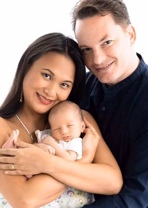 Sau 1 năm kết hôn, doanh nhân Kevin và Thiri hiện có một cậu con trai chung.