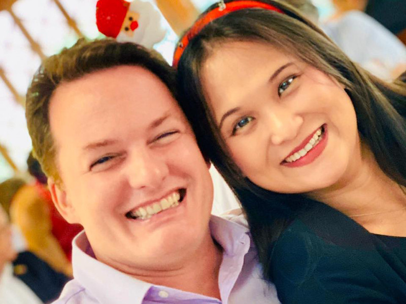 Thiri thường xuyên đăng tải hình ảnh hạnh phúc bên chồng.