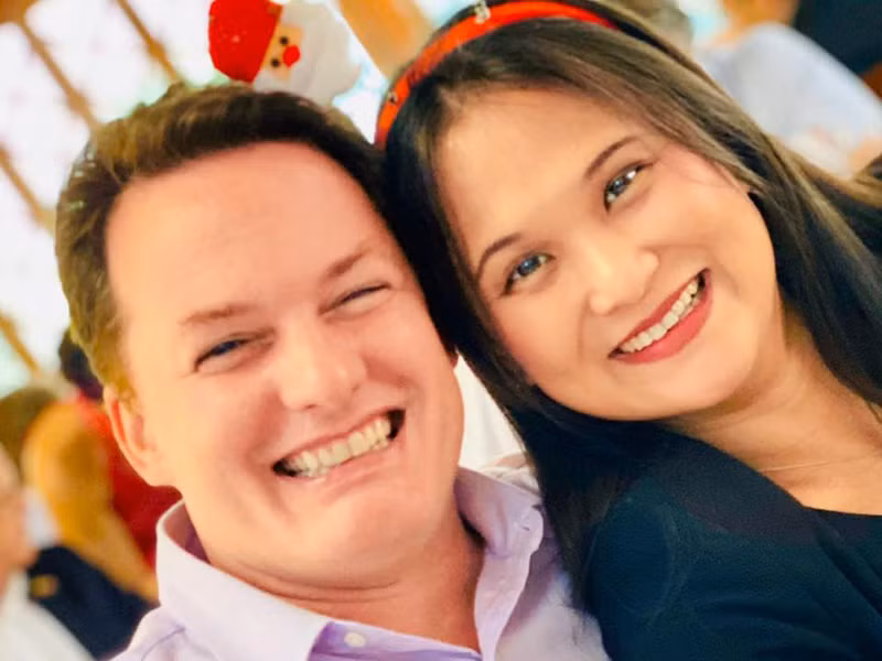 Thiri thường xuyên đăng tải hình ảnh hạnh phúc bên chồng.