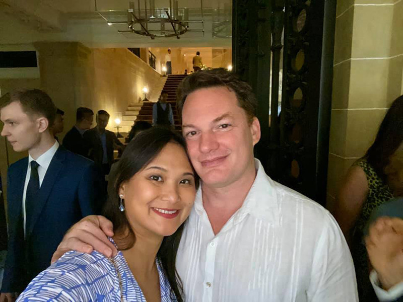 Cặp đôi nối lại tình xưa sau khi cả hai đều trải qua cuộc hôn nhân đổ vỡ.