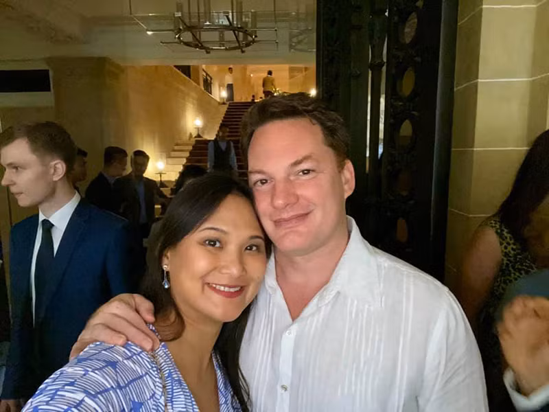 Cặp đôi nối lại tình xưa sau khi cả hai đều trải qua cuộc hôn nhân đổ vỡ.