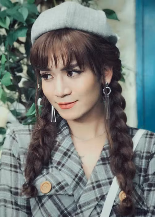  BB Trần giả gái rất thuyết phục nhờ gương mặt với khuôn miệng nhỏ, vóc dáng thon gọn.