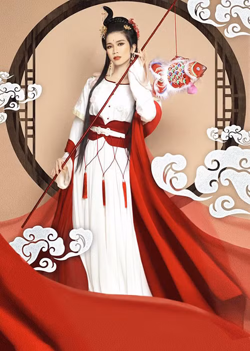 Về đời tư, BB Trần công khai hẹn hò Quang Lâm từ tháng 10/2013. Đến nay, tình cảm của cặp đôi này vẫn mặn nồng.