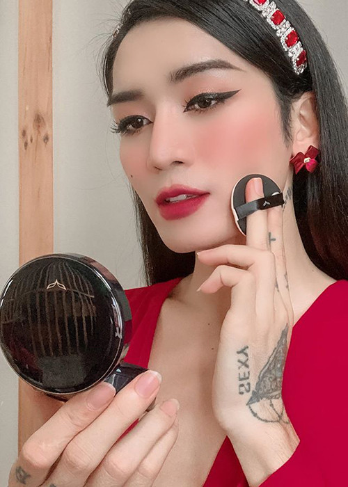 BB Trần giữ vóc dáng thon gọn để phục vụ công việc giả gái.