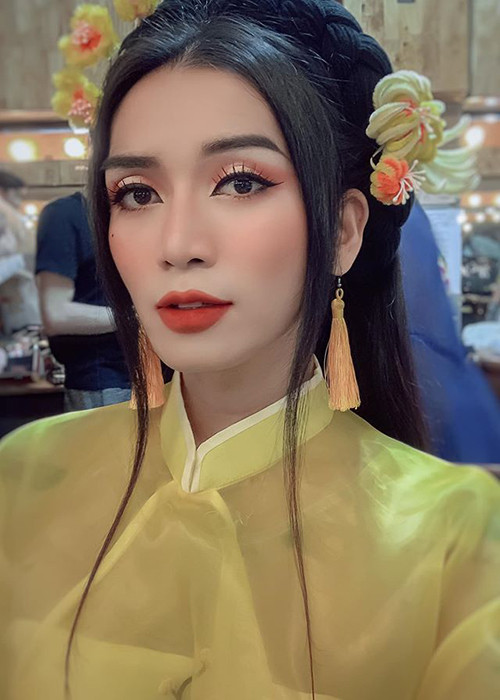 Hình ảnh BB Trần xinh đẹp khi giả gái khiến nhiều người hâm mộ thương nhớ.